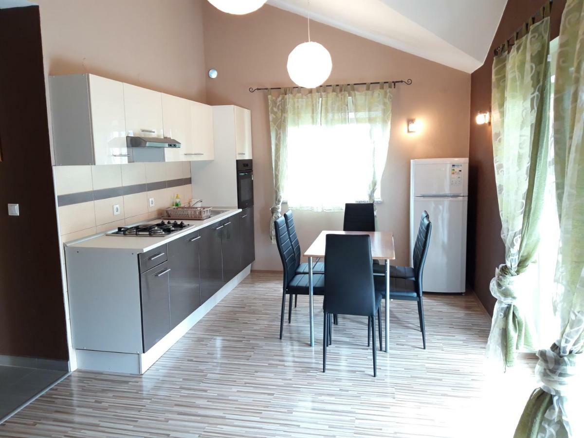 Apartments Laura I Angelina Tribalj Kültér fotó